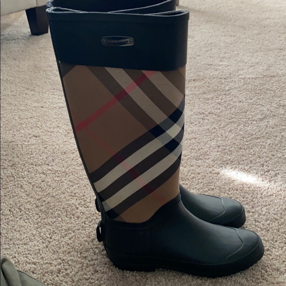 Burberry Check Rain Boots - Picture 5 of 5